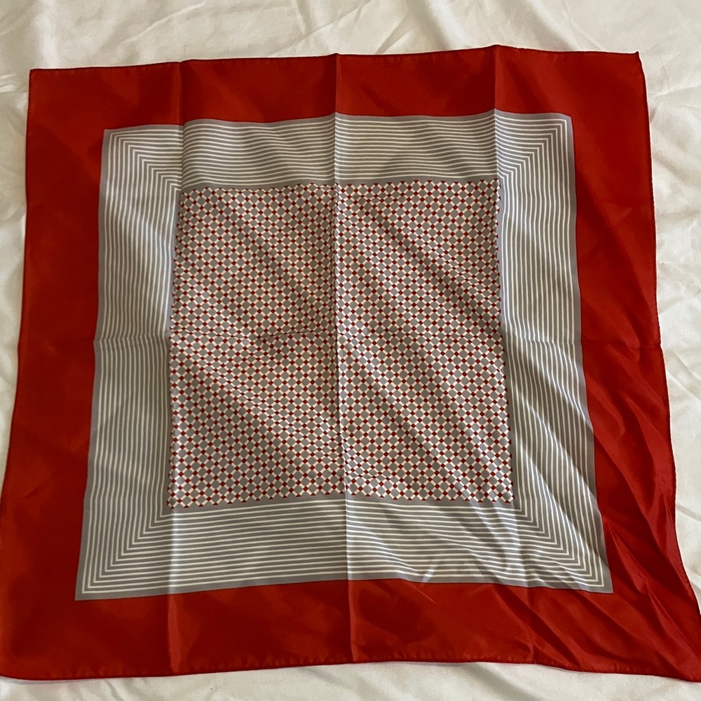 21 in.² polyester scarf